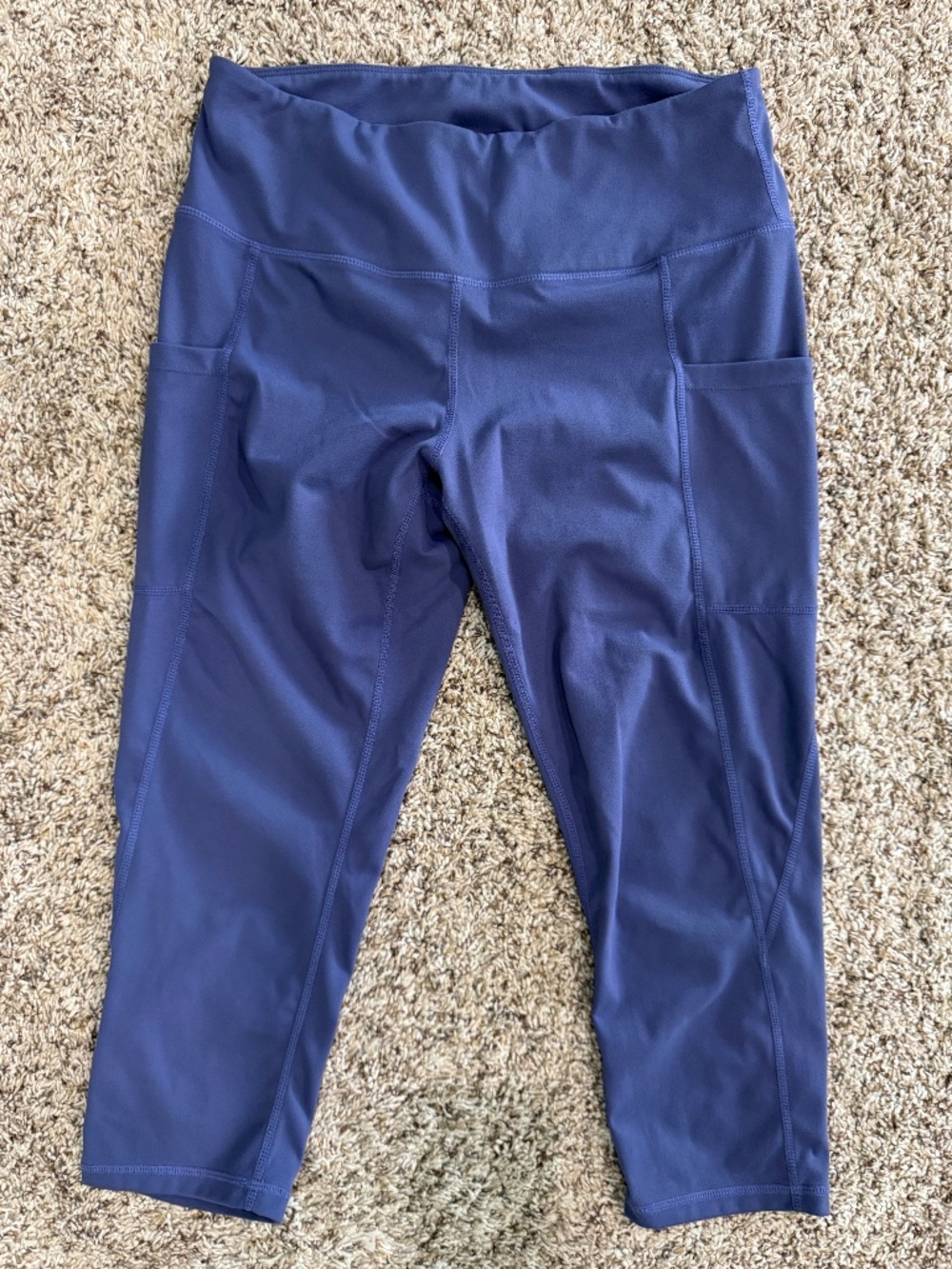 Alongfit Women's capri yoga pants purple with side pockets and hidden pocket L